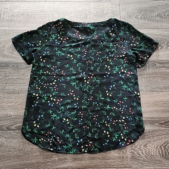 ⛅️ Banana Republic floral Blouse ⛅️ - Picture 5 of 5